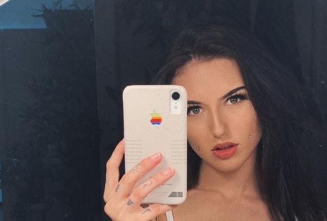 Braless Girls (20 pics)