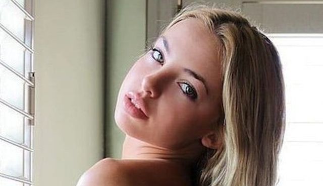 Braless Girls (28 pics)