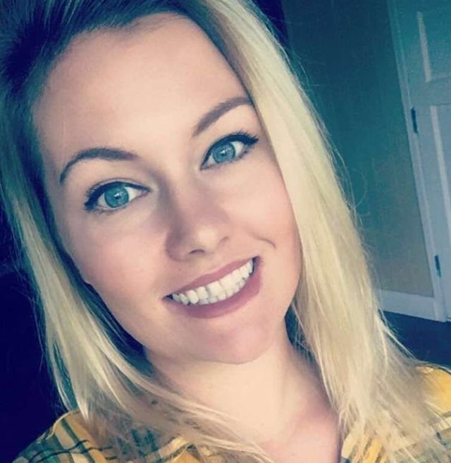 Girls In Shirts (31 pics)