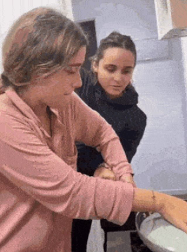 Acid GIFs, August 19 (25 gifs)