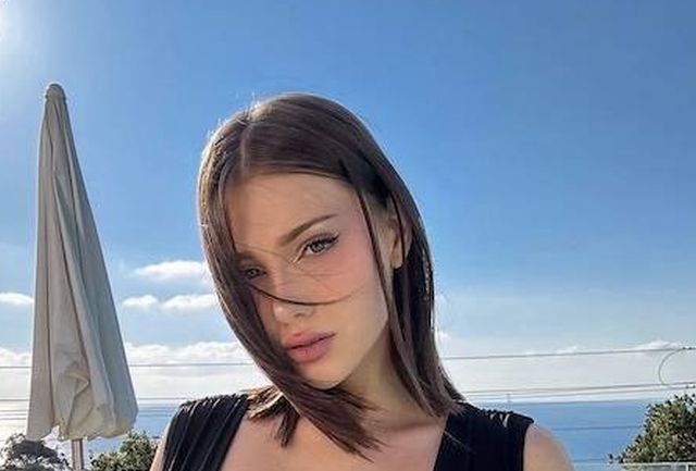 Girls In Dresses (38 pics)