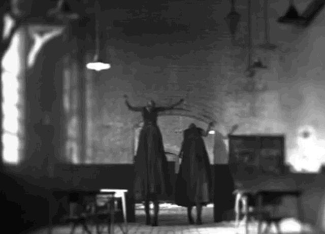Creepy Facts (15 gifs)