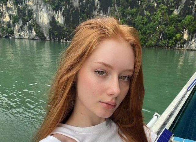 Braless Girls (35 pics)