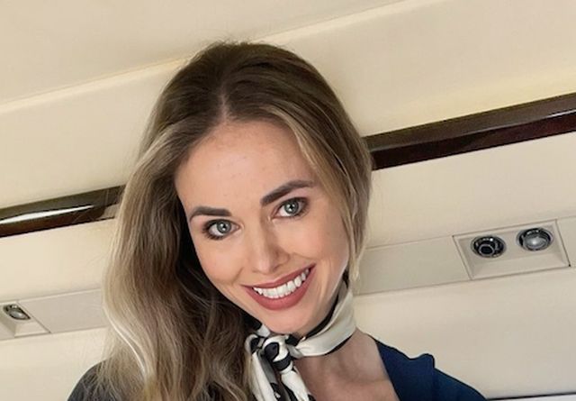 Cute Flight Attendants (32 pics)