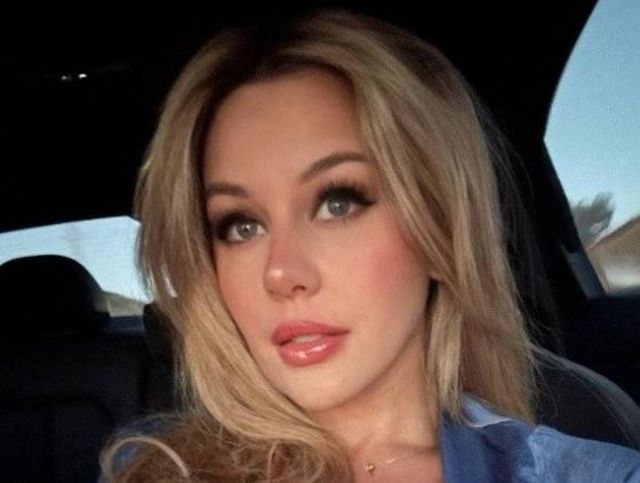 Busty Girls (28 pics)