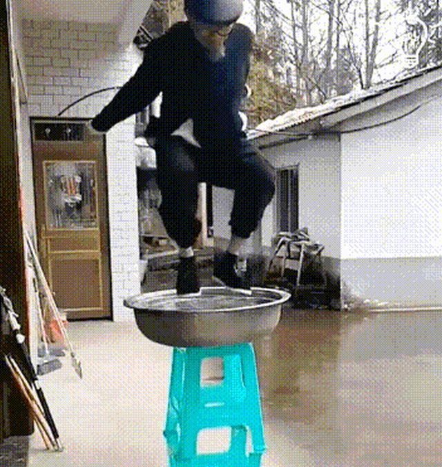 What Is Going On Here? (19 gifs)