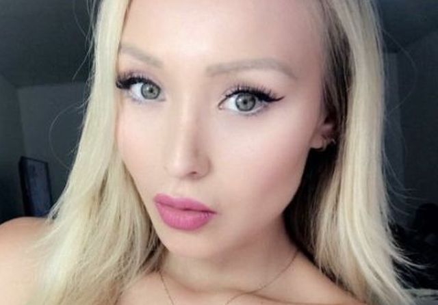 Busty Girls (20 pics)