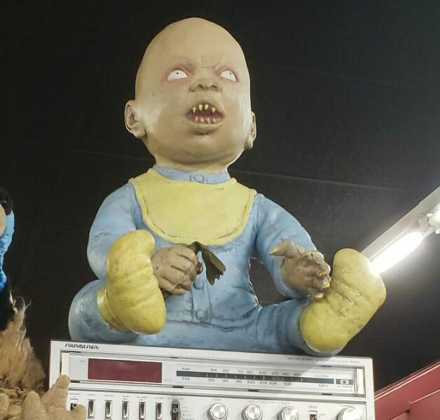 Weird Finds In Thrift Shops (18 pics)