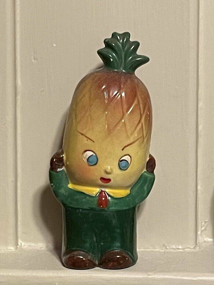 Weird Finds In Thrift Shops (23 pics)