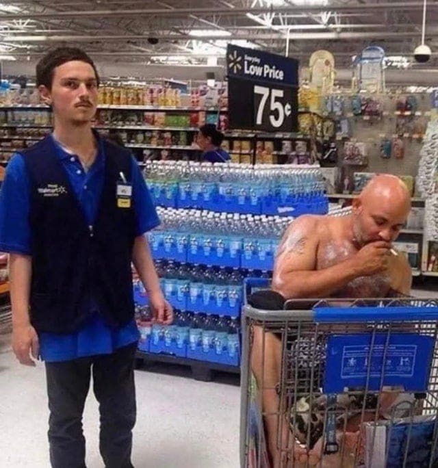 Unexpected People In Stores (19 pics)