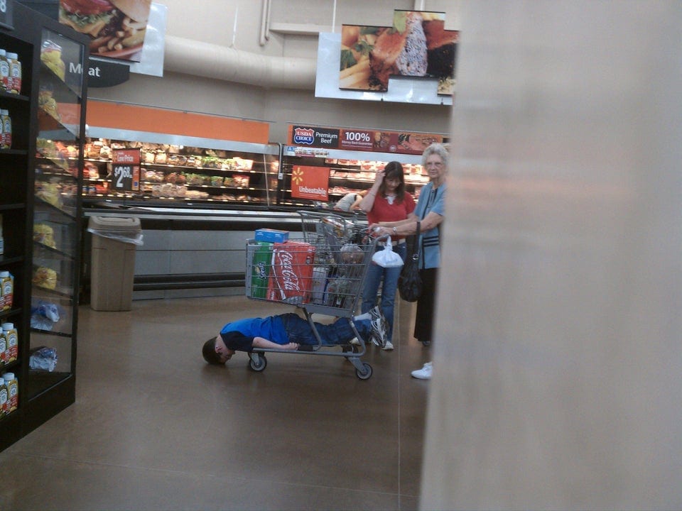 Unexpected People In Stores (19 pics)