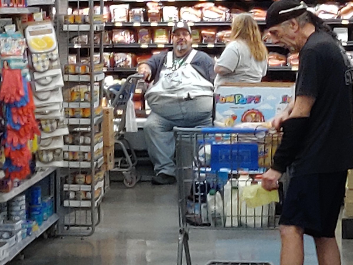 Strange People In Stores (19 pics)