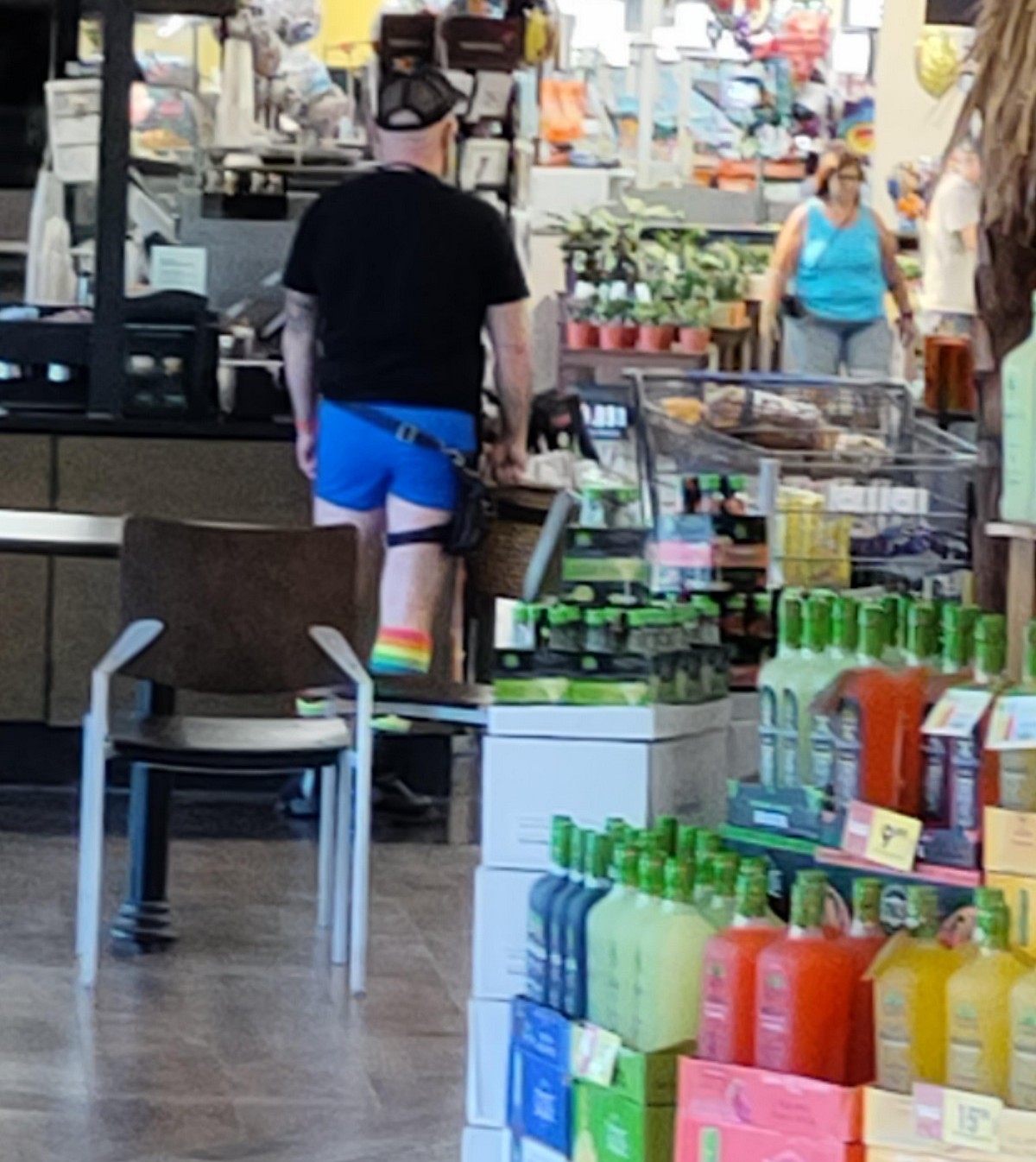 Strange People In Stores (19 pics)