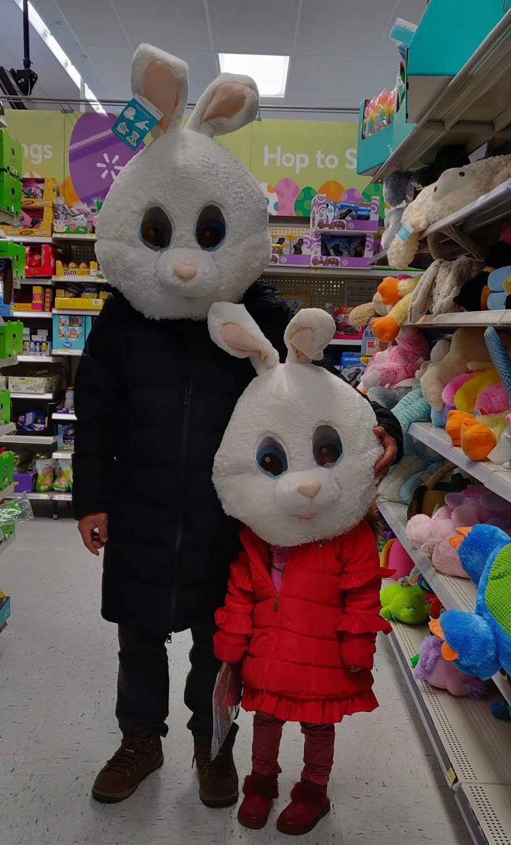 Strange People In Stores (19 pics)