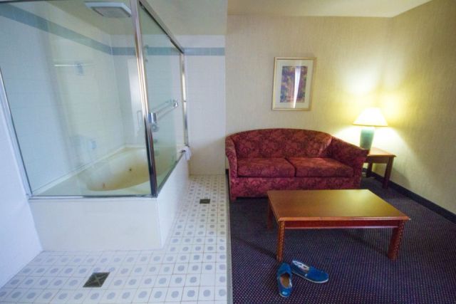 Strange Finds In Hotels (16 pics)