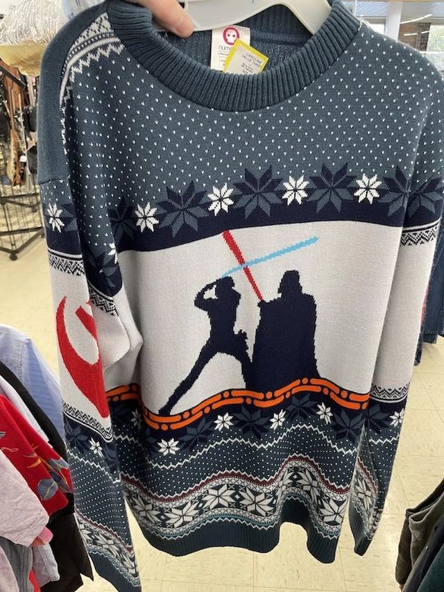 Weird Christmas Sweaters (26 pics)