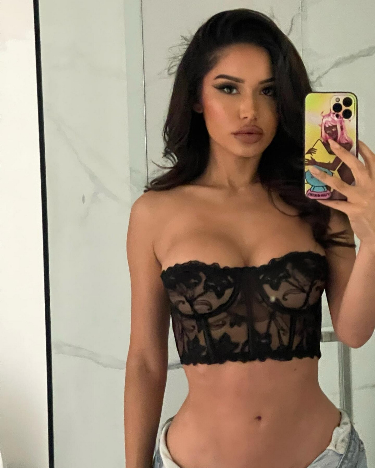 Selfie Girls (20 pics)