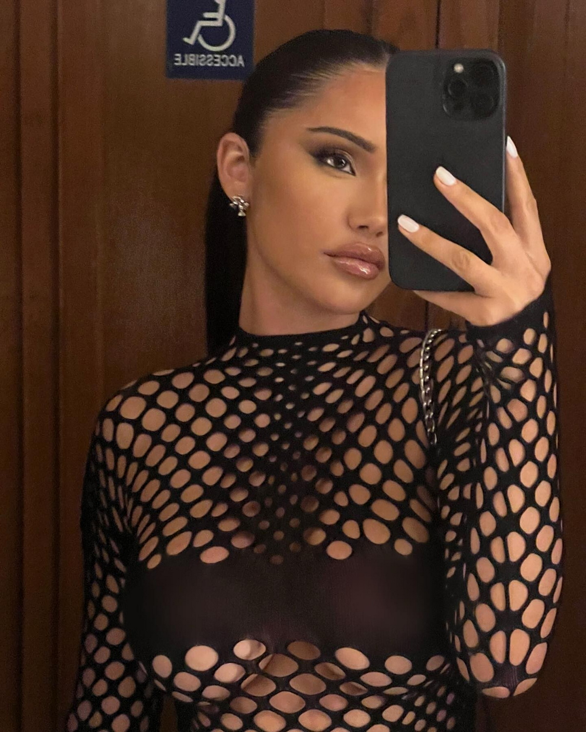 Selfie Girls (20 pics)