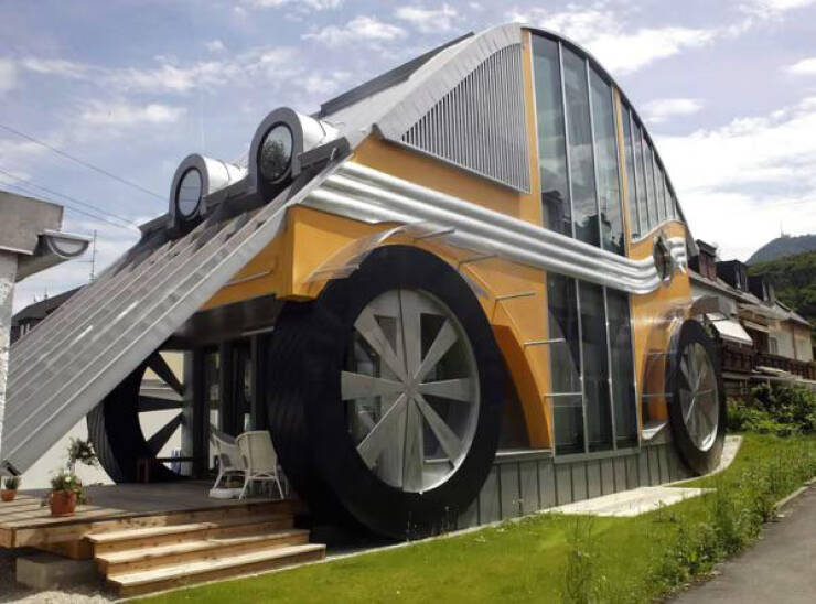 What Is Going On Here? (22 pics)