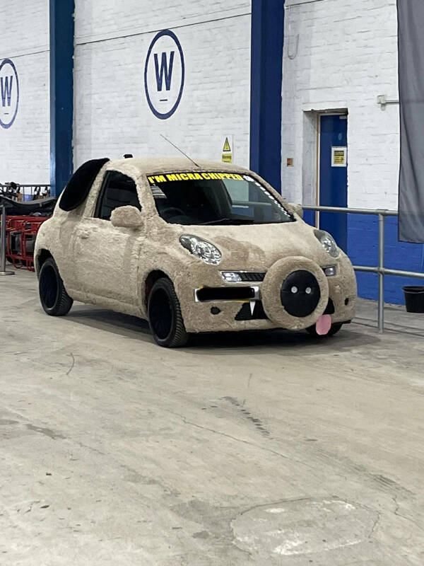 What Is Going On Here? (22 pics)