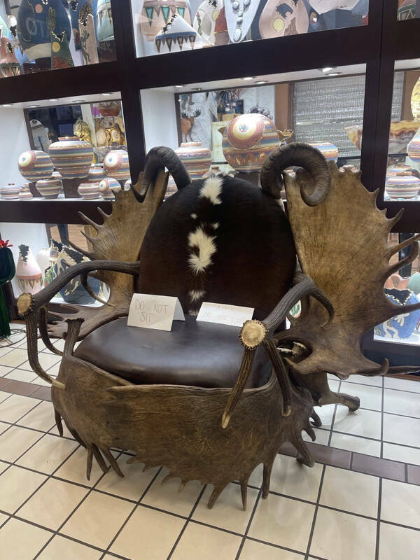 What Is Going On Here? (22 pics)