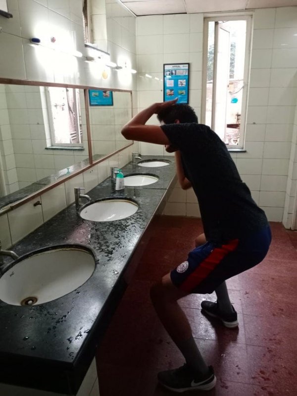 Problems Of Tall People (16 pics)