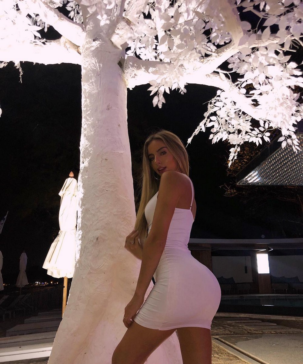 Girls In Dresses (20 pics)