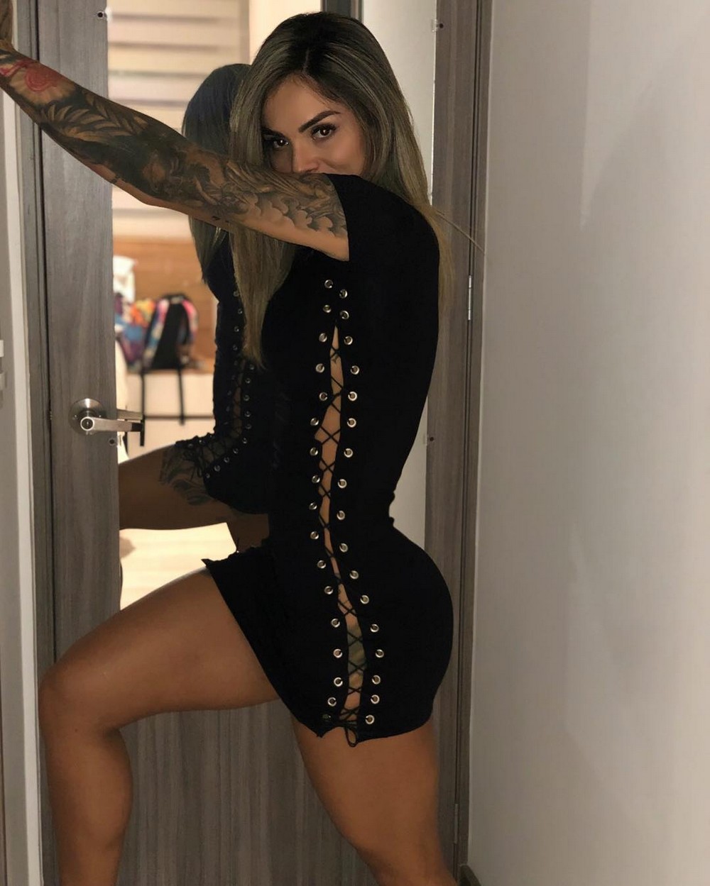 Girls In Dresses (20 pics)