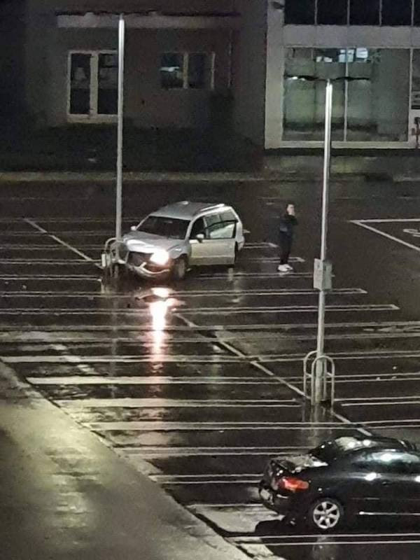 Really Bad Drivers (21 pics)