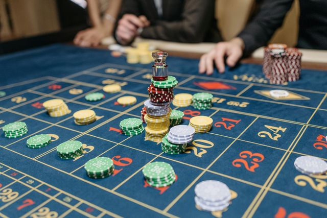 High Rollers in Online Casinos: Privileges and Risks