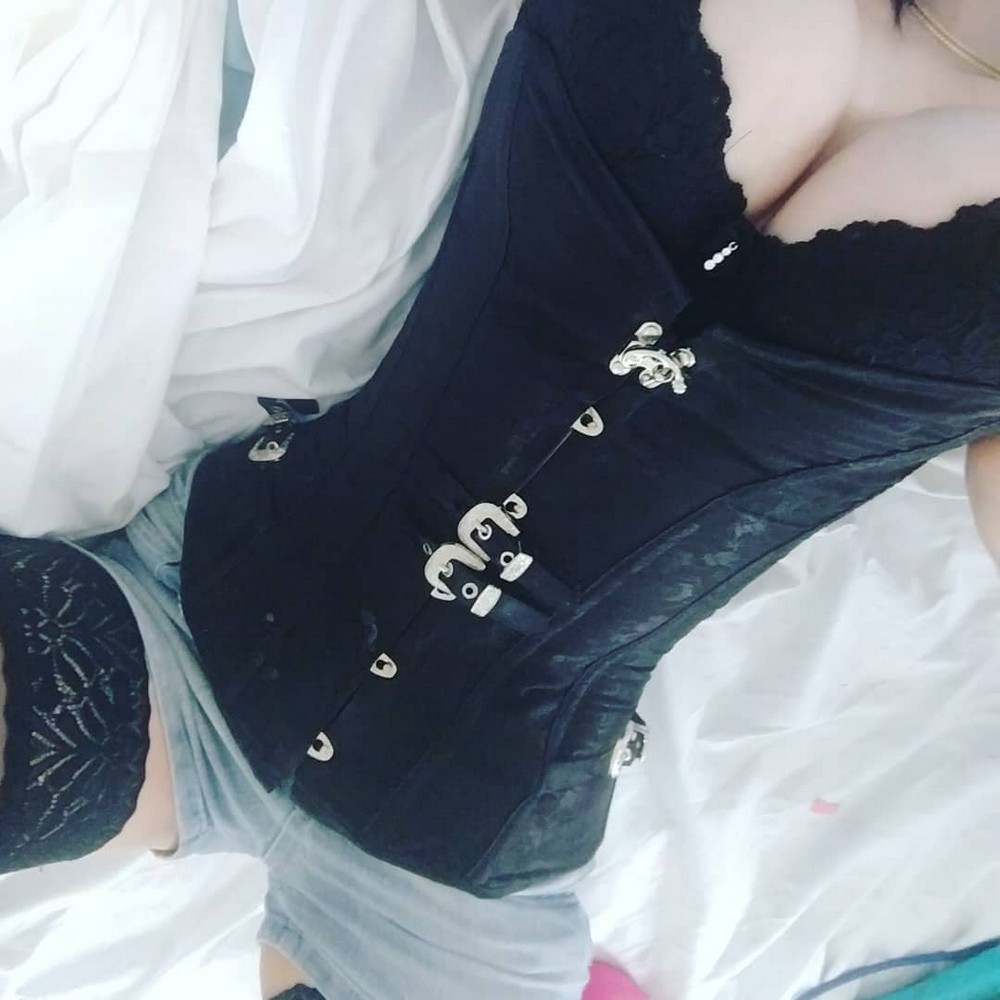 Girls In Corsets (23 pics)