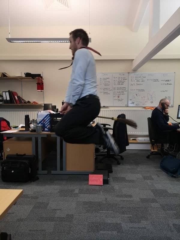 Hilarious Work Photos (20 pics)