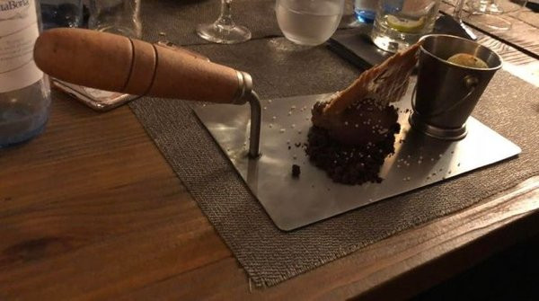 Weird Food Serving (23 pics)
