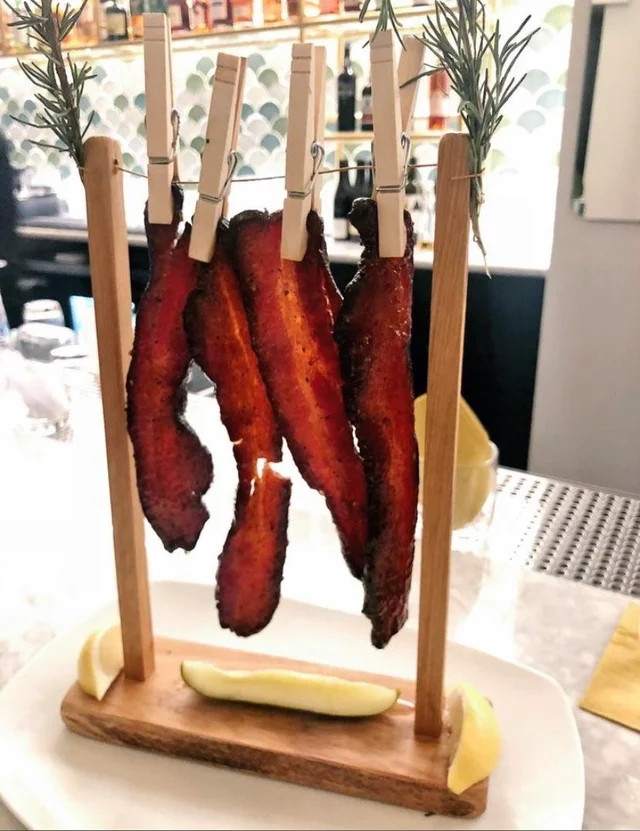 Weird Food Serving (23 pics)