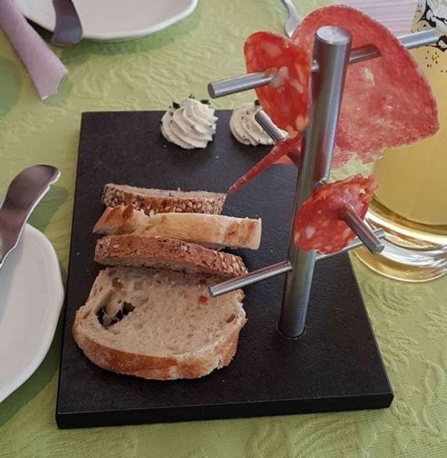 Weird Food Serving (23 pics)