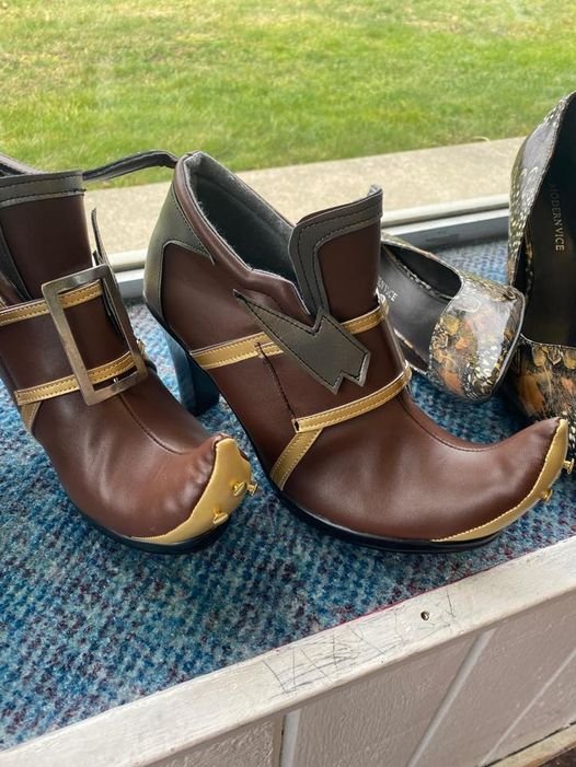 Strange Finds In Thrift Shops (16 pics)