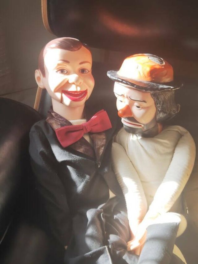 The Creepiest Things People Have At Home (24 pics)