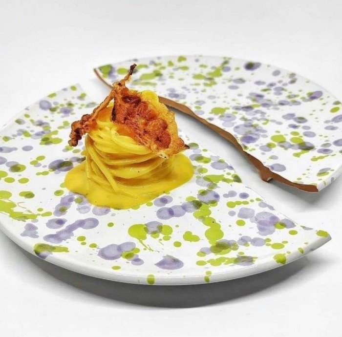 Odd Food Serving (15 pics)