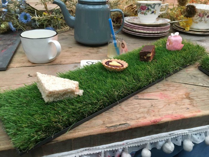 Odd Food Serving (15 pics)