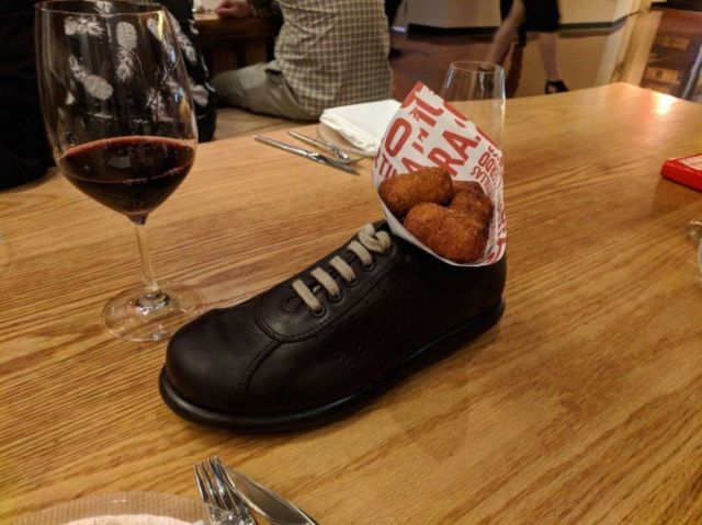 Odd Food Serving (15 pics)