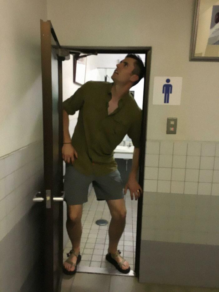 Problems Of Tall People (23 pics)