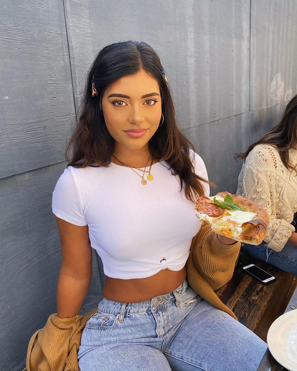 Girls In White Shirts (25 pics)