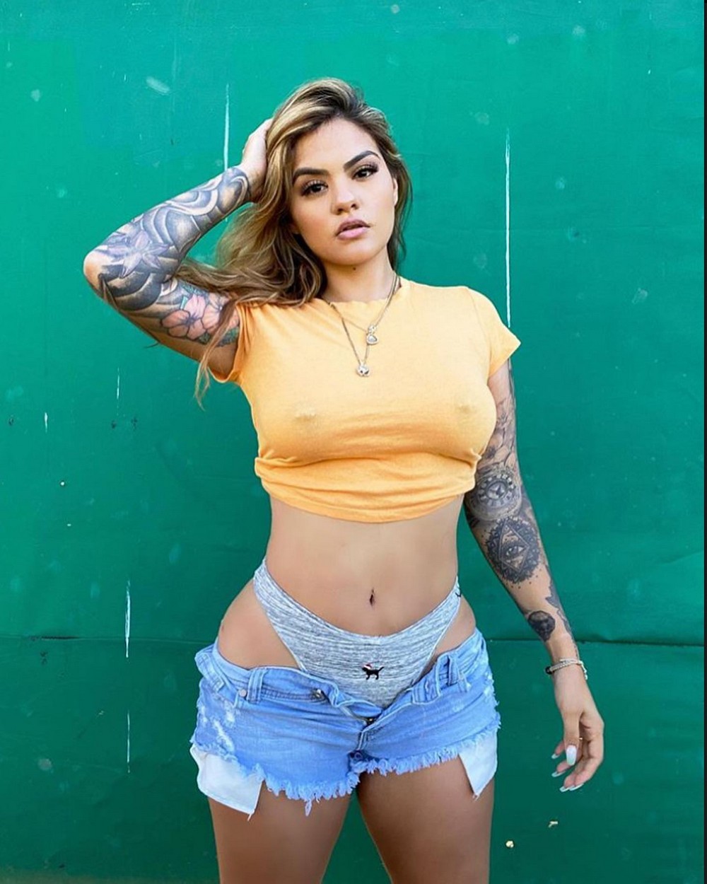 Braless Girls (20 pics)