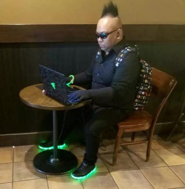 What Is Going On Here? (18 pics)