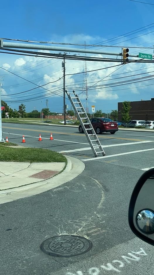 What Is Going On Here? (18 pics)