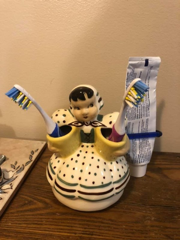 Weird Finds In Thrift Shops (17 pics)