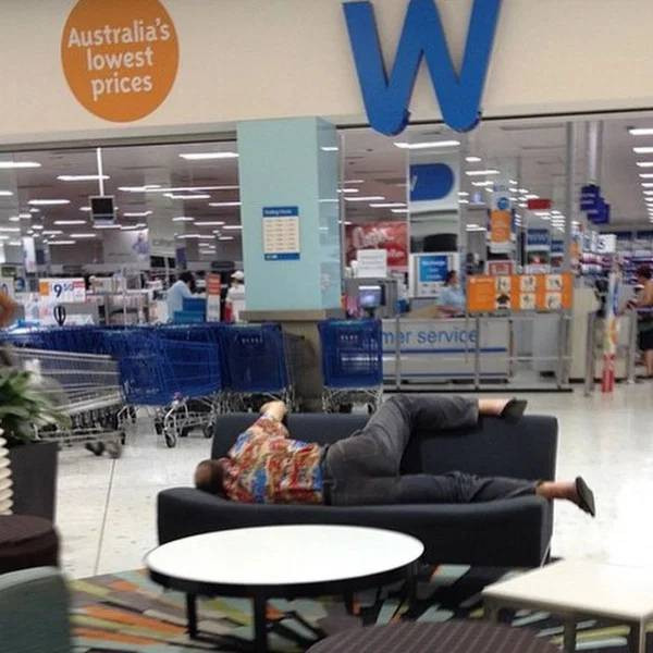 Men On Women's Shopping (20 pics)