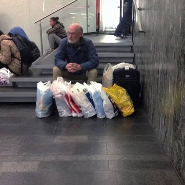 Men On Women's Shopping (20 pics)