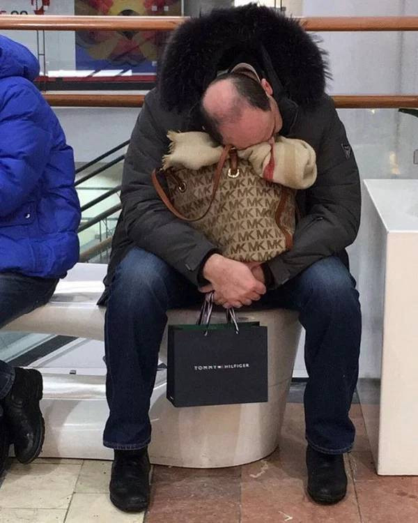 Men On Women's Shopping (20 pics)