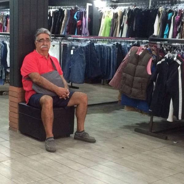 Men On Women's Shopping (20 pics)